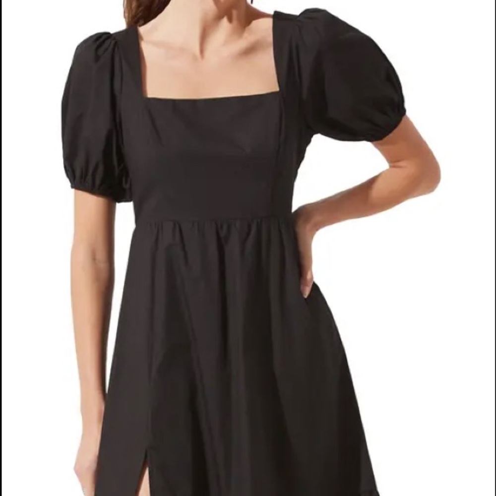 Astr Poplin Puff Sleeve Tiered Midi Dress
ASTR THE LABEL